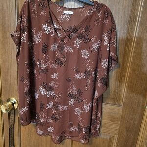 Maurices Burgundy Floral Lightweight Short Sleeve Women's Top Size 1